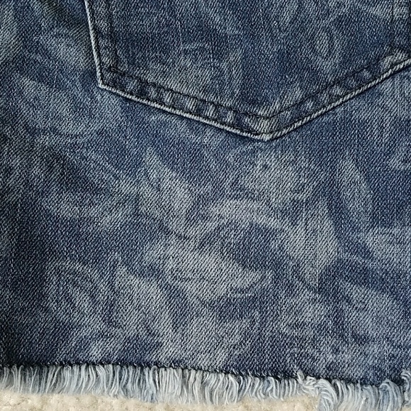 Old Navy denim floral shorts Sz. 8 - Picture 3 of 4